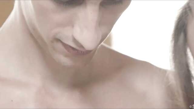 Blondynka z brunetką w pończochach zamazane LMJ