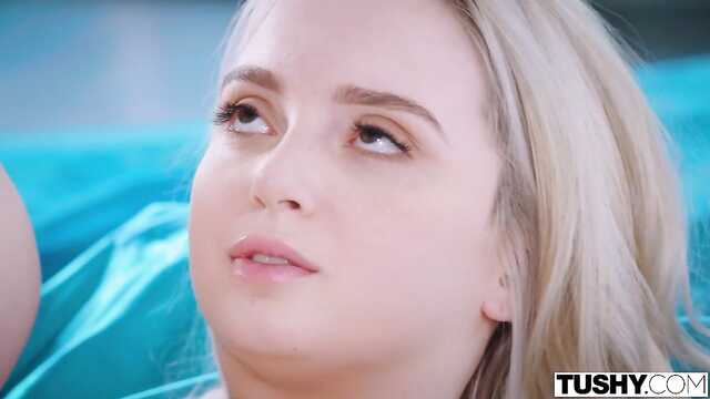 Блондинка Не Стоит Обманываться