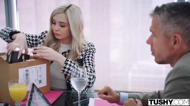 Блондинка Не Стоит Обманываться