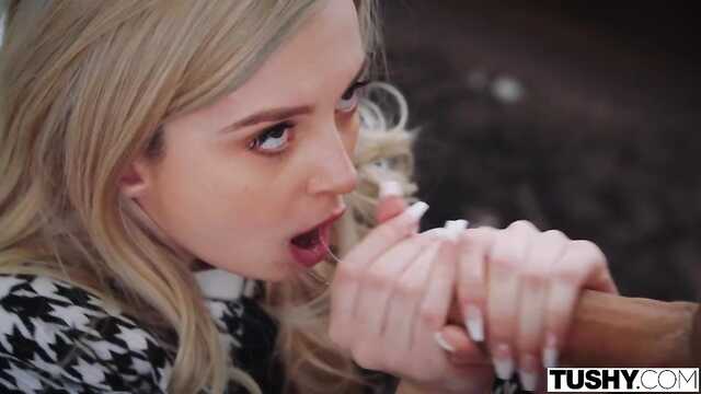 Блондинка Не Стоит Обманываться