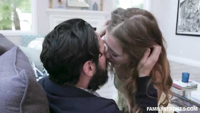 Учитель с бородой жестоко пытает студентку