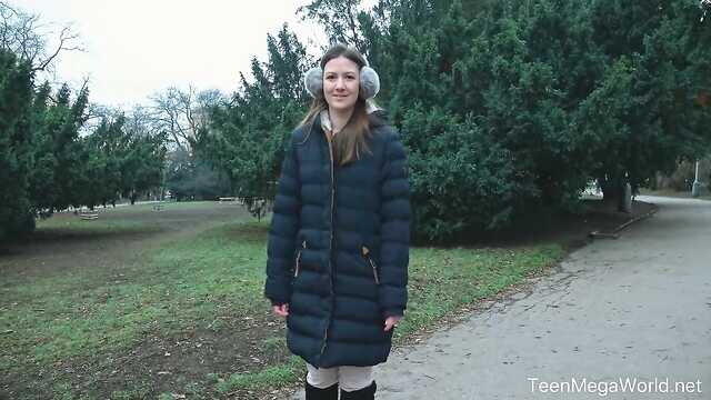 Facet pieprzy nowotworem najlepszą przyjaciółkę na łóżku