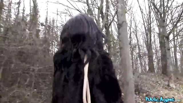 Mulatka na ulicy przybiła ustami olbrzymi członek