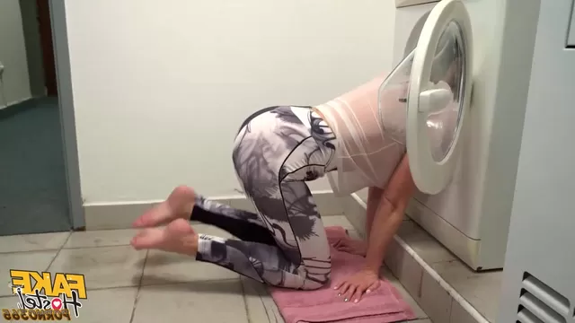 Жалаңаш әйелдер ұрысады