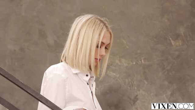 Ер адам қойды мүйіз әйеліне оның жұқа әпкесімен