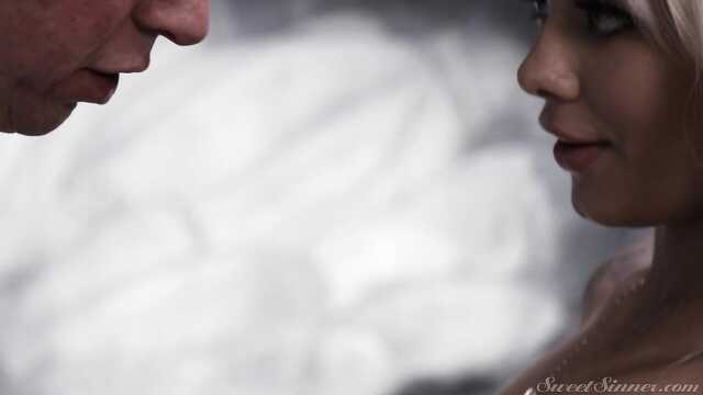 Оқытушы трахает үстелінде худенькую студент