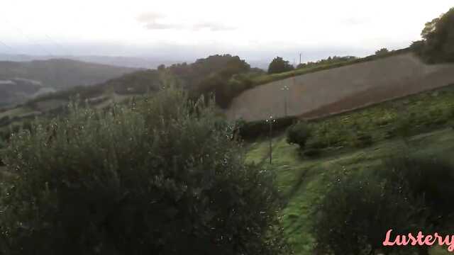 Chesty moza follada por peludo BF en la naturaleza