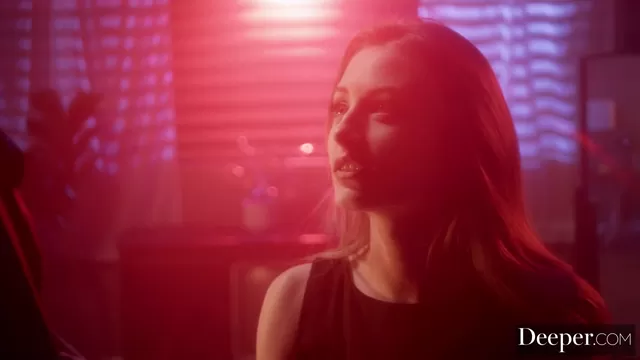 Дачадағы жалаңаш әйелдердің жасырын камера суреттері