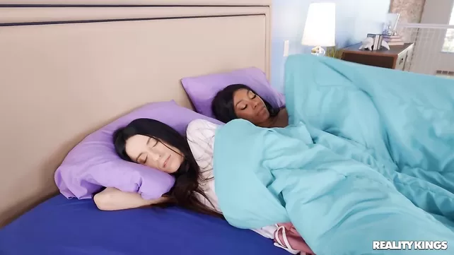 Алина Кабаеваның порно және анальный секс Достарымен әйелін сиқыған жігіттің орысша порно видеосы