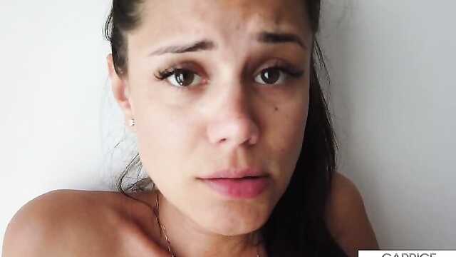 Cutie cieszy się seksem podczas wakacyjnego romansu