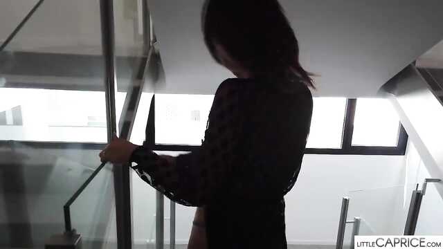 Cutie cieszy się seksem podczas wakacyjnego romansu