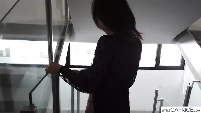 Cutie gosta de sexo durante um romance de férias