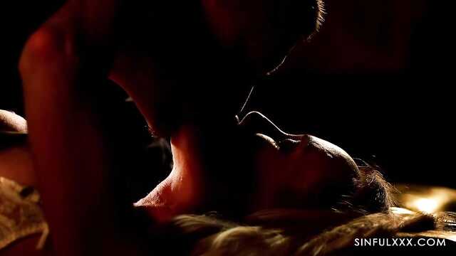 Romantyczny seks dojrzałej Blondynki po udanej randce