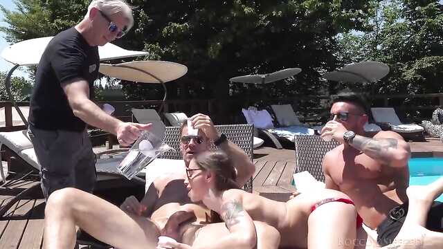 Namiętna uliczna orgia z cyckami piękności