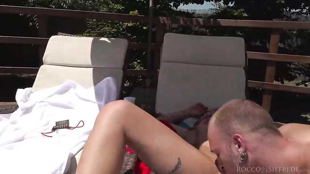 Namiętna uliczna orgia z cyckami piękności