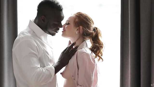 Uma lição de sexo interracial de um Niger experiente