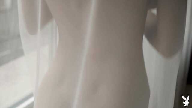 Жасайды кінәсіздік атынан және сексуалдық позирует