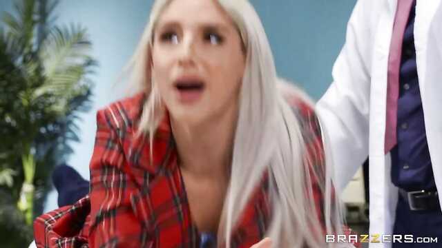 Доктор, эта попка идеально вам!