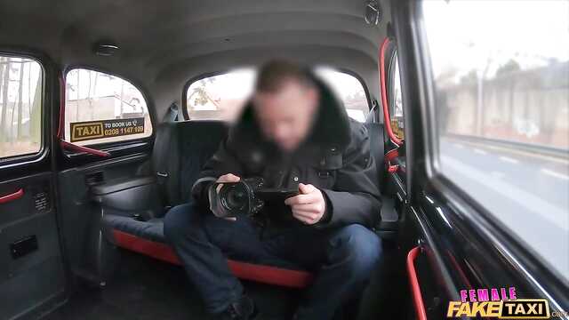 Nie masz pieniędzy? Rżnij taksówkarza, aż stracisz puls