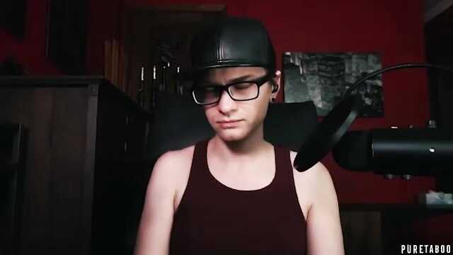 Pokazała na kamerce Duże cycki i ogolone cipki