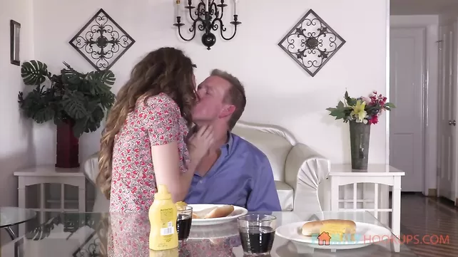 Хахальное кормление взрослому и двойное удовольствие!