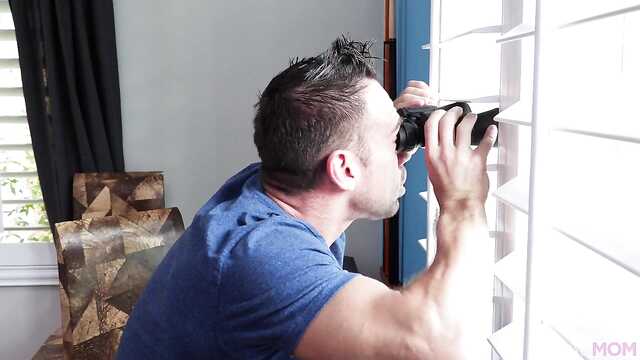 Вдова в панчохах сквіртить від анала з сусідом