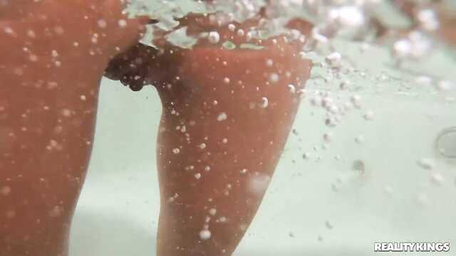 O zachodzie słońca i w dupsko pieprzy się lepiej