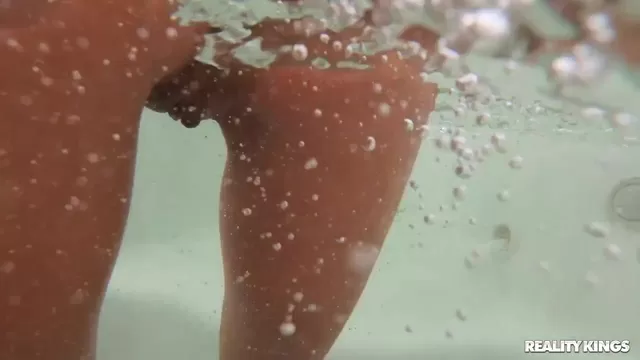 Шұлық бейнесімен мүшесін жұлып алу Порно университеті Антон мен Кристина