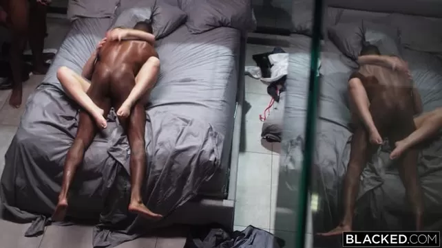 Накачанные негрлердің басында тек групповуха МММ