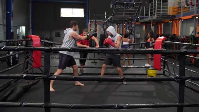 El entrenamiento termina con un gangbang anal