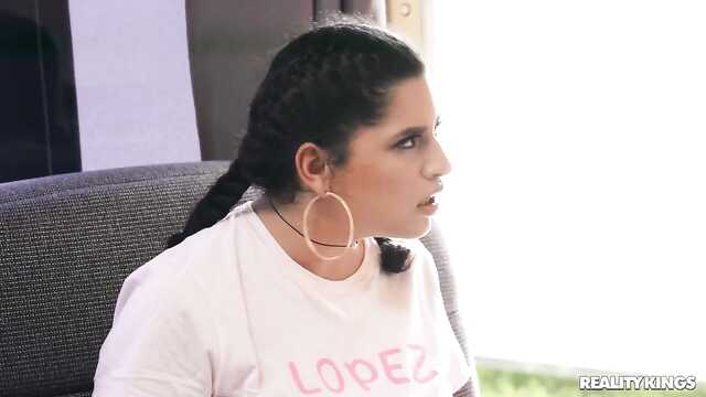 Towarzysz podróży z dużym kutasem zawsze rozjaśni podróż