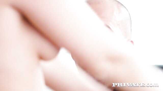 Брюнетка: Собеседование в Нижнем Белье