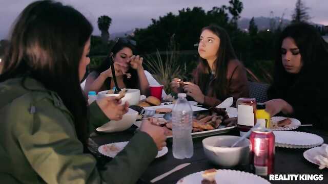 Viver com amigas lésbicas-sexo eterno