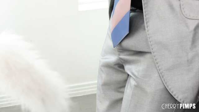 Criada tetas y uniforme seducido por el maestro