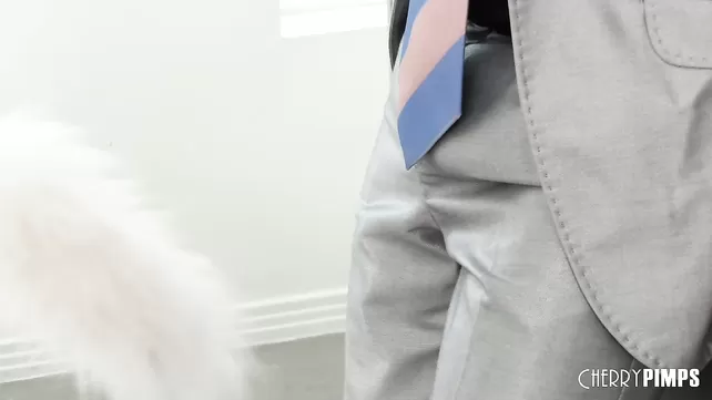 Сексуалды брюнетка Sunny Leone бәрімізді мастурбацияның тағы бір бөлігімен қуантады Кәрі әжелердің писькилері