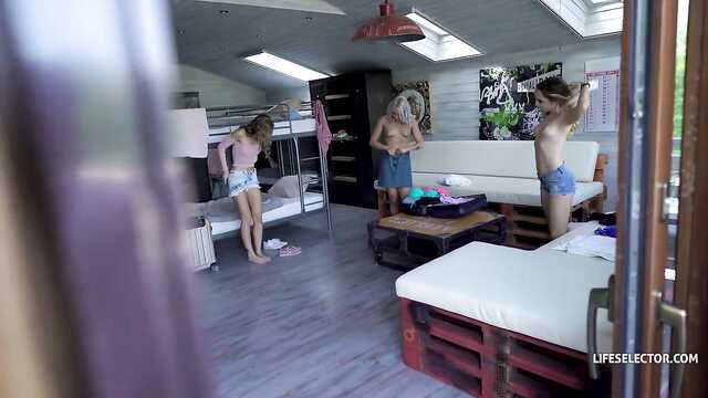 Wyprzedziła koleżanki, siedząc na gruby członek