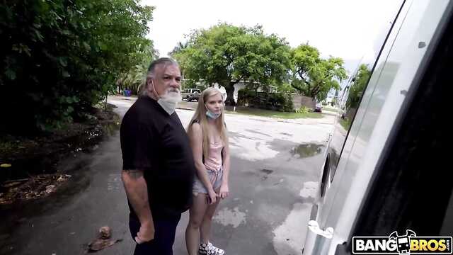 Втекла від батьків заради сексу з Нігером