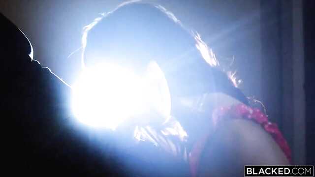 Chude brunetki nawet czarny kogut nie jest straszny