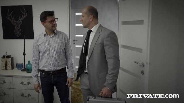 Nowa praca pokojówek-anal sex grupowy FFM