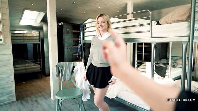 Tylko zamieszkała w akademiku, jak od razu pieprzy