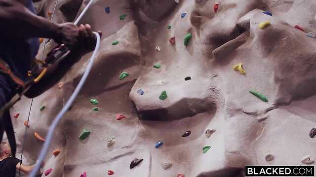 Қара гуру мүшесі үйретеді ақ красотку