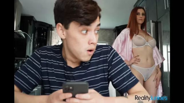 Рыжая взрослая: символ сексуальности и отвлечения от видосов.