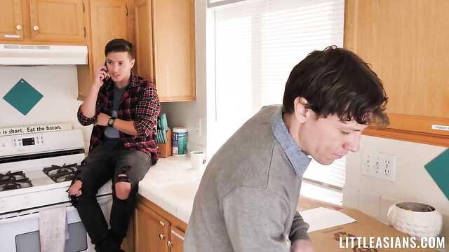 Dostarczyła pizzę i przyjemność chłopakom