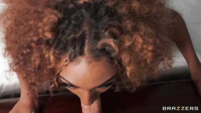 Замість Селфі негрітоска знялася у відео з сексом