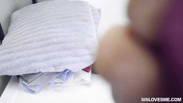 Наказ за оригинальность: Подруге ставят прическу!