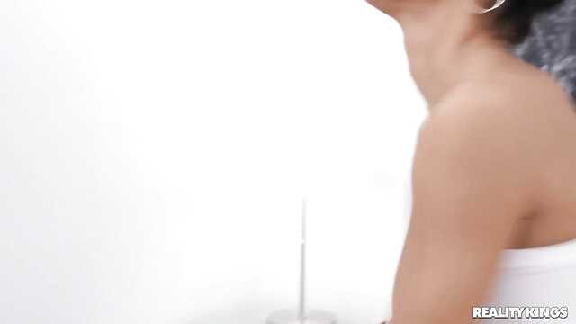 Zdjęła doświadczonego hahala aby nauczyć się seksu