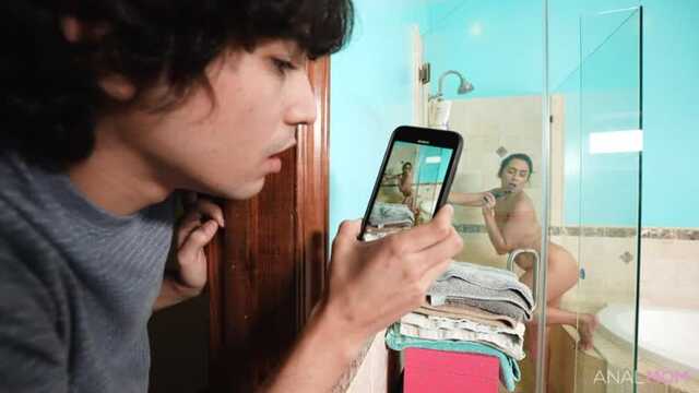 Analnie zamieszkała u znajomego faceta