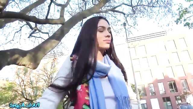 Quelques billets-et la chatte de la brune au travail