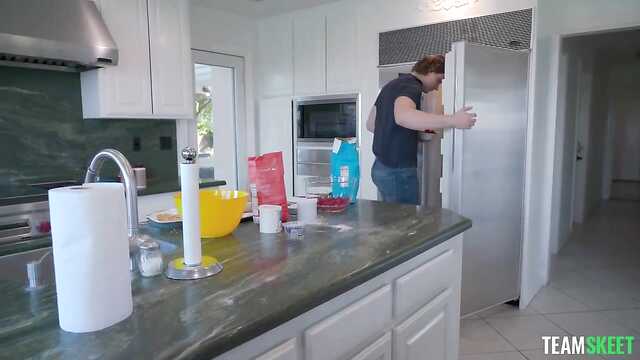 Невиданное для миниатюрки: большой член.