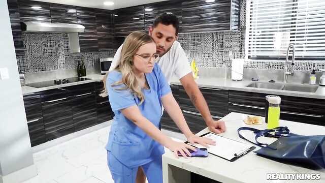 Ein Mitglied als guter Grund, zu spät zur Arbeit zu kommen